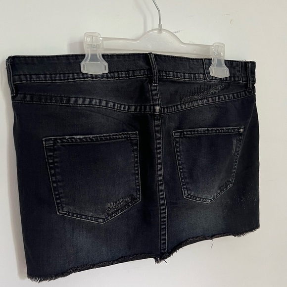 Trish Summerville H&M Dragon Tattoo Distressed Denim Mini Skirt biker millenium - Picture 3 of 4